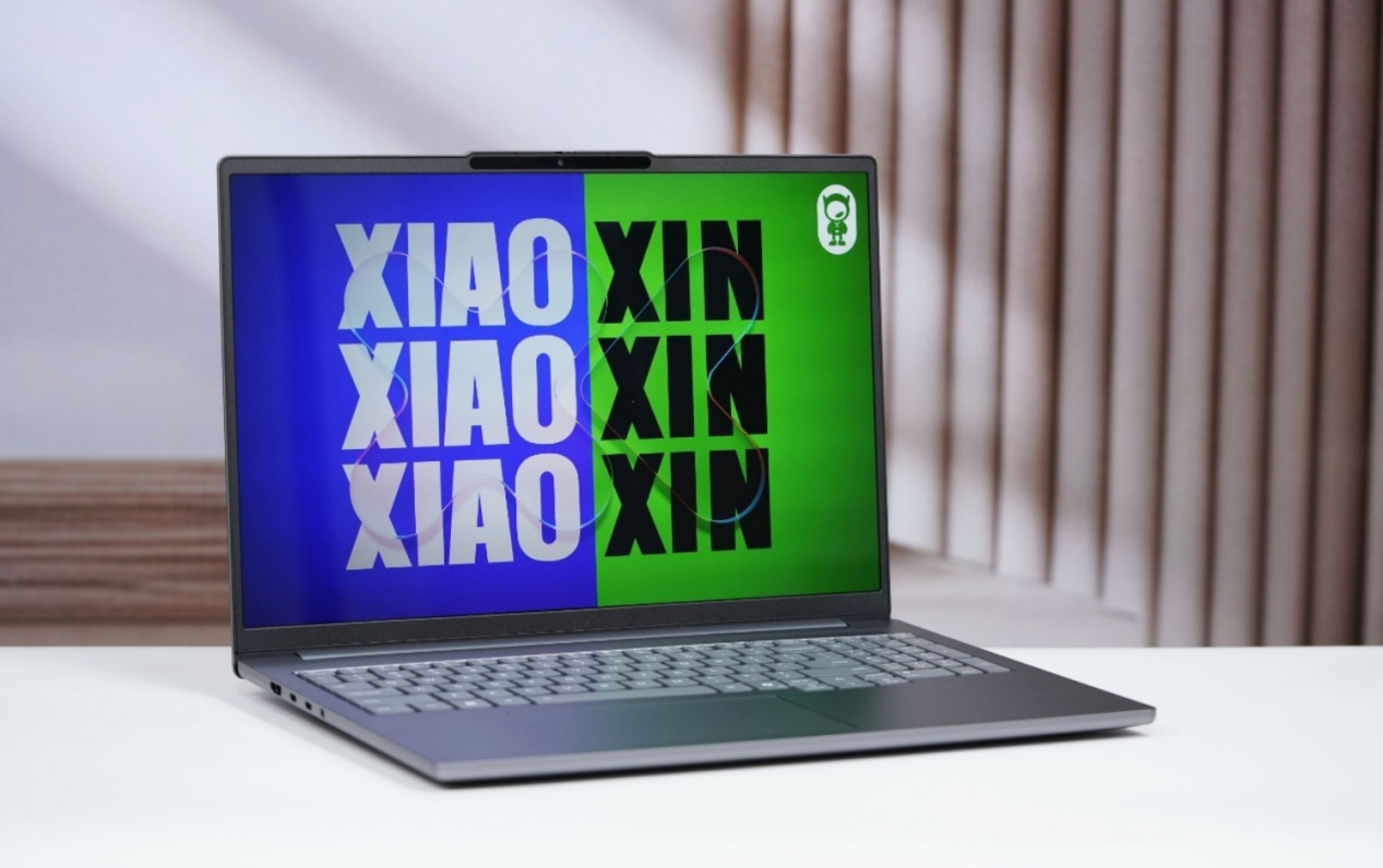 桌子上放着电脑
AI 生成的内容可能不正确。